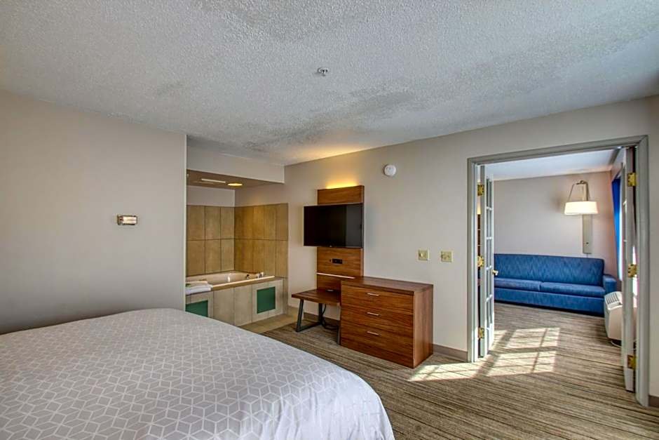 Holiday Inn Express Hotel & Suites Oshkosh - State Route 41 By IHG