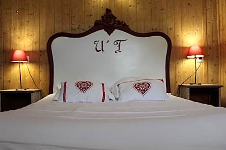 Family Room with Garden View