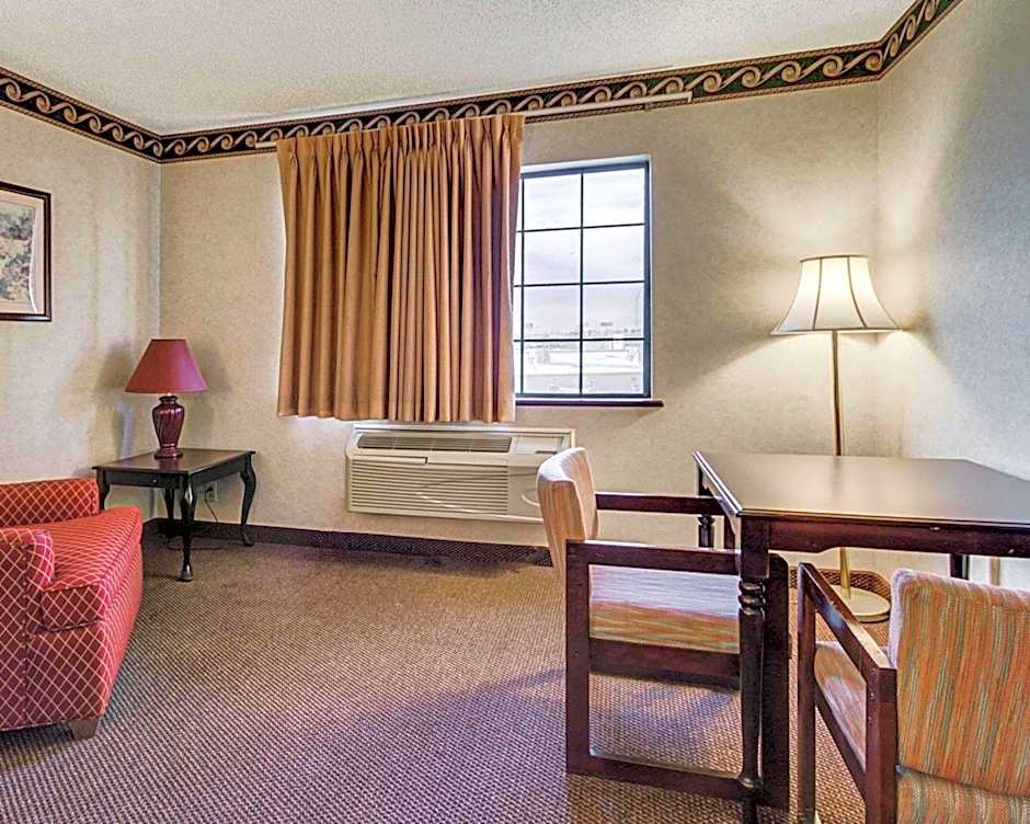 Econo Lodge Inn & Suites El Paso