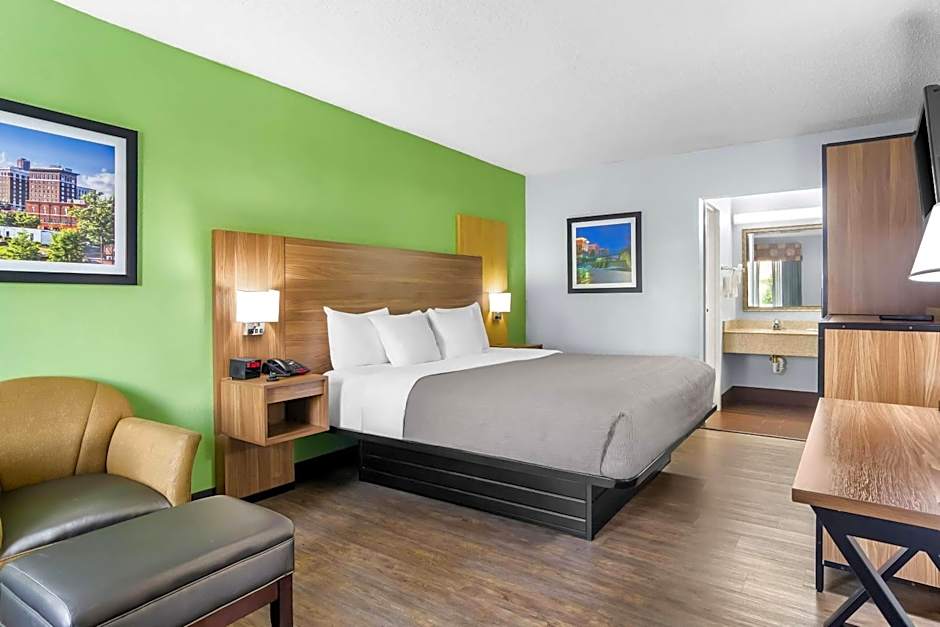 Quality Inn & Suites Greenville - Haywood Mall