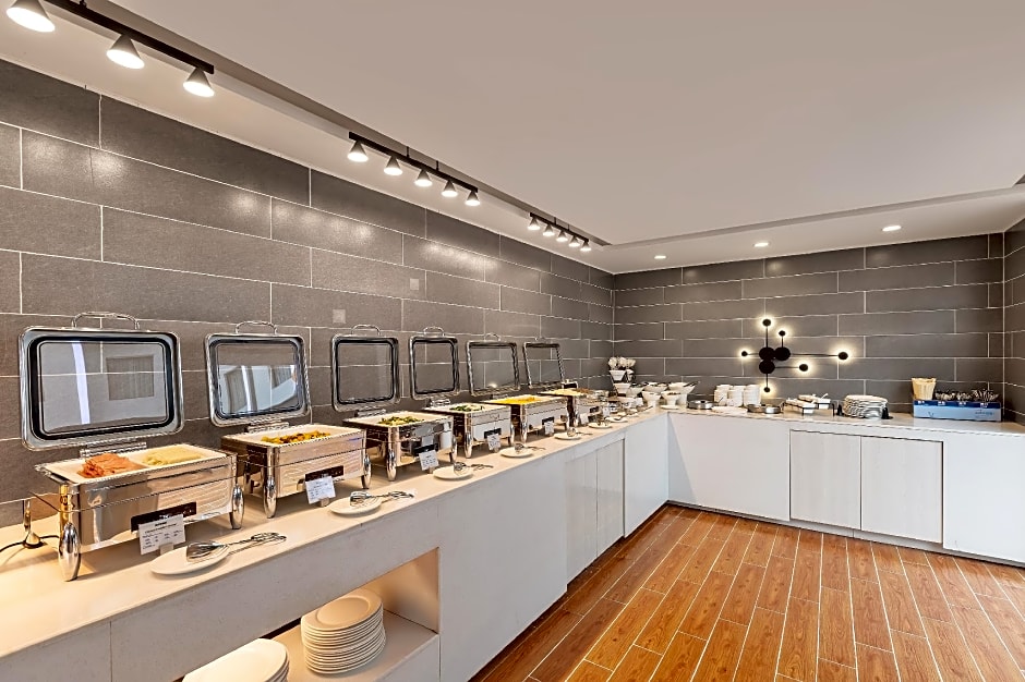 Holiday Inn Express Shenyang North Station By IHG