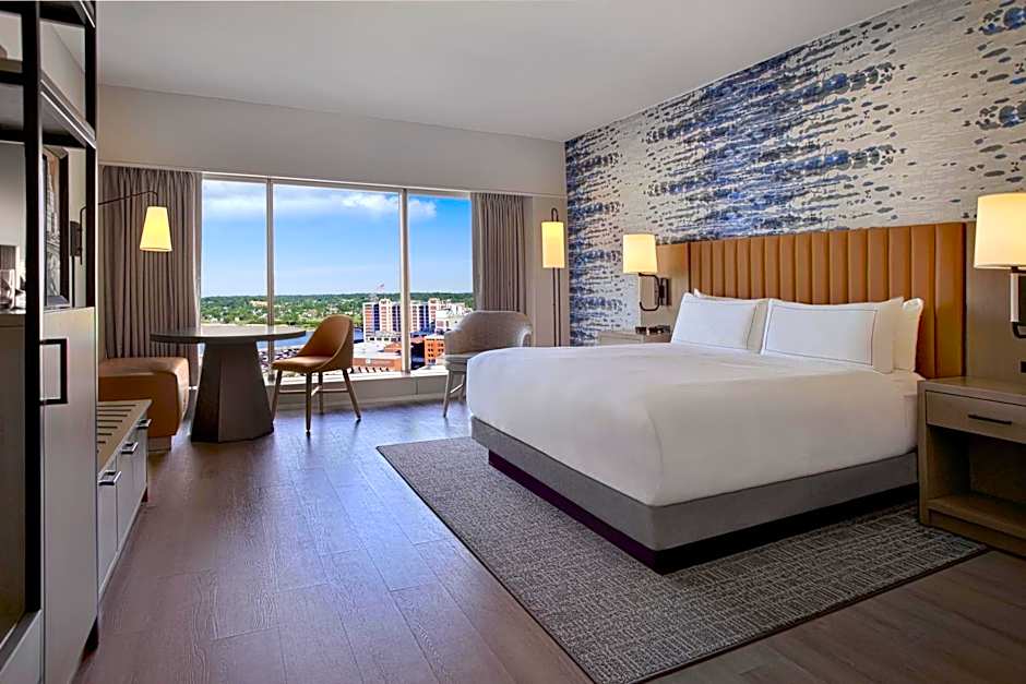 DoubleTree By Hilton Cedar Rapids Convention Complex
