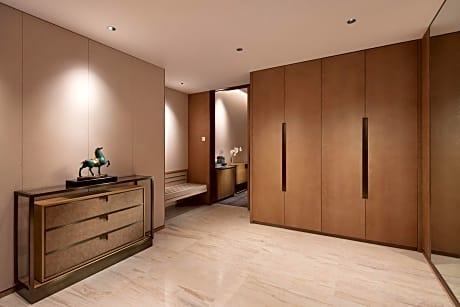 Executive Studio King