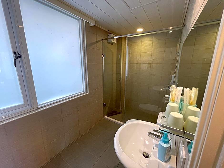 Breeze & Waves A Seaside Inn