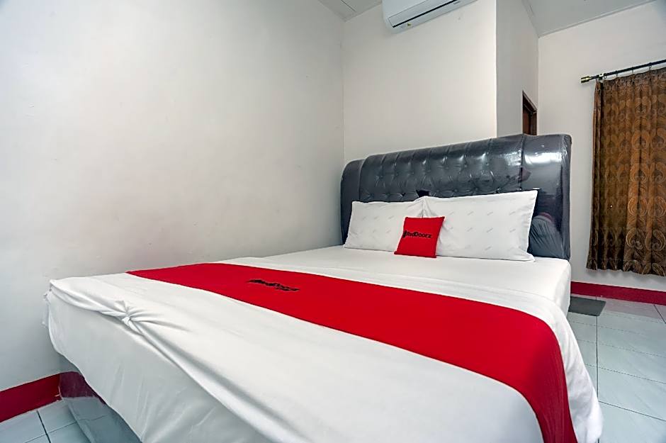 RedDoorz Syariah near Tugu Juang Jambi 3