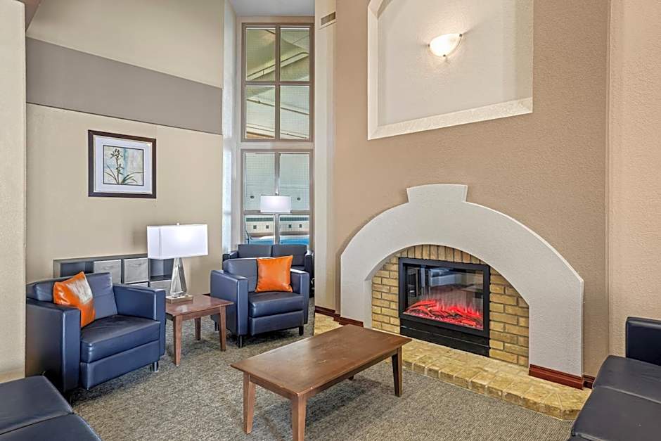 Days Inn & Suites by Wyndham Winkler