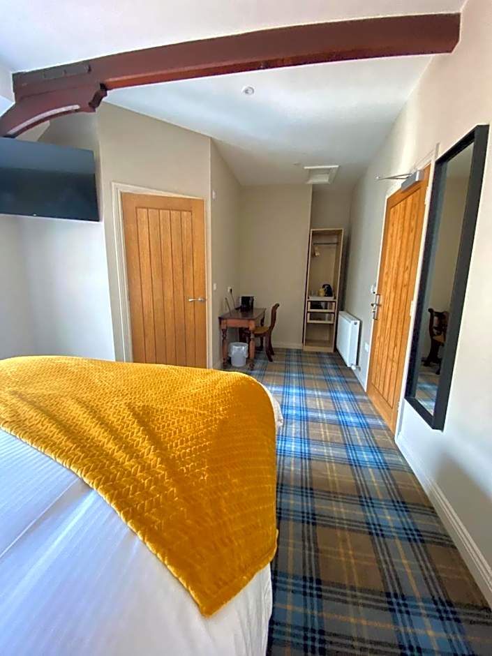 The Lounge Hotel & Bar