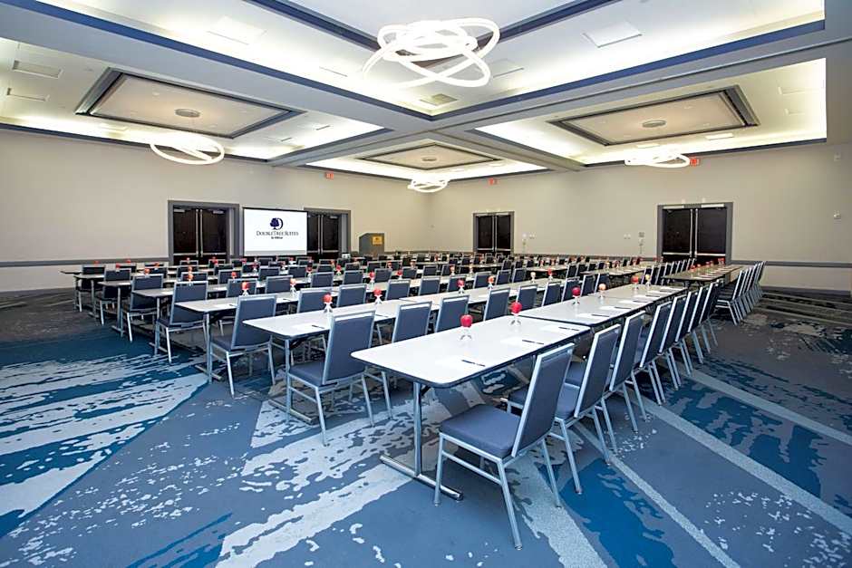 DoubleTree By Hilton Guest Suites & Conf. Center Chicago Downers Grove