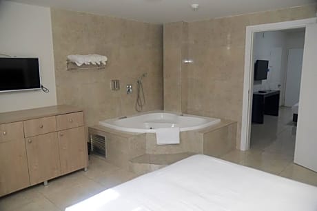 Deluxe Suite with Spa Bath