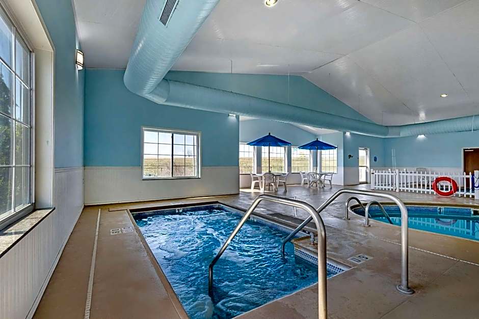 Quality Inn & Suites Fort Madison near Hwy 61