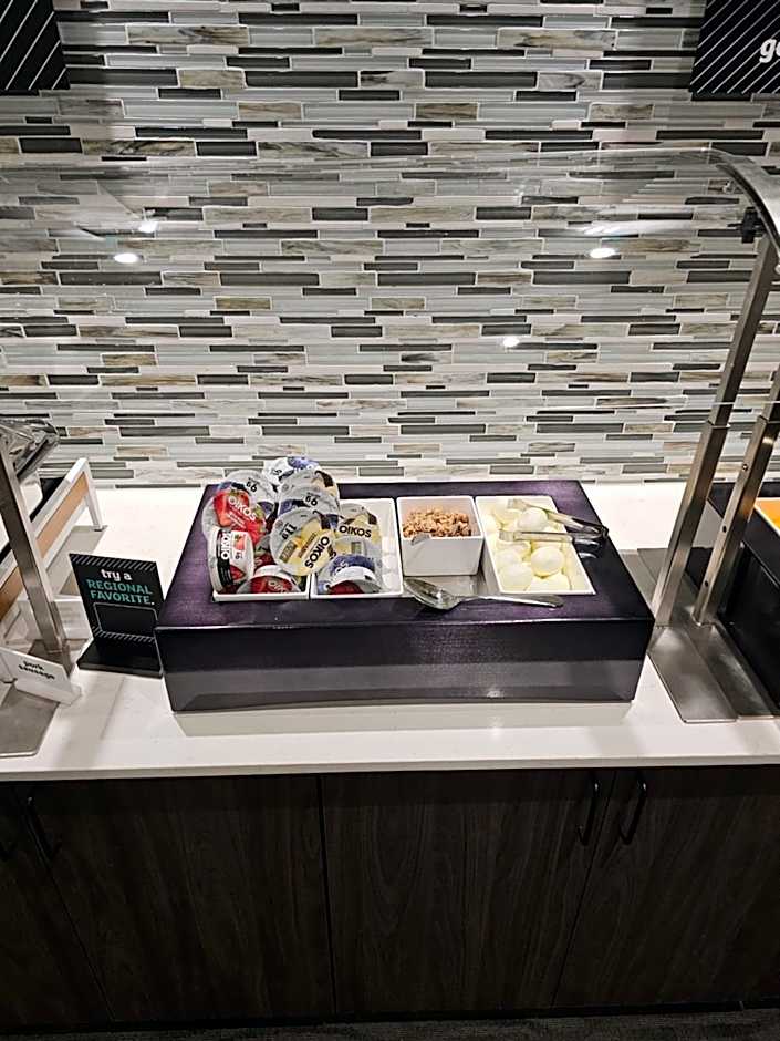 Holiday Inn & Suites Farmington Hills - Detroit NW, an IHG Hotel By IHG