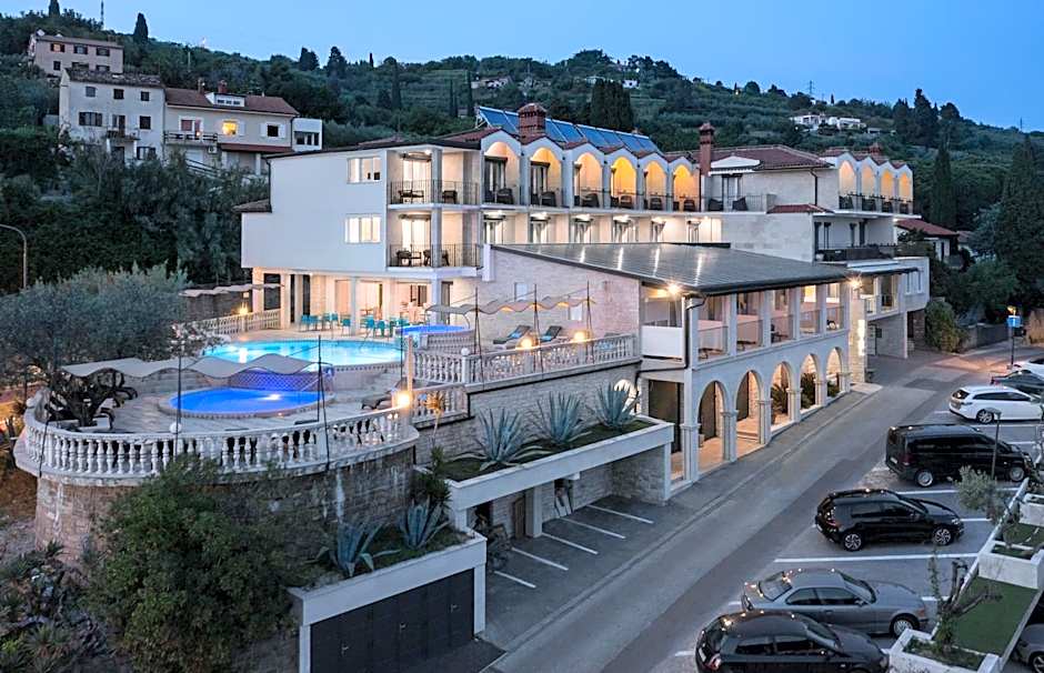 Hotel Tomi