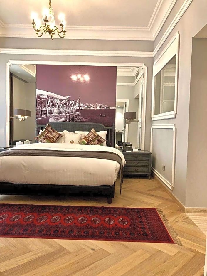 Le Bristol Hotel