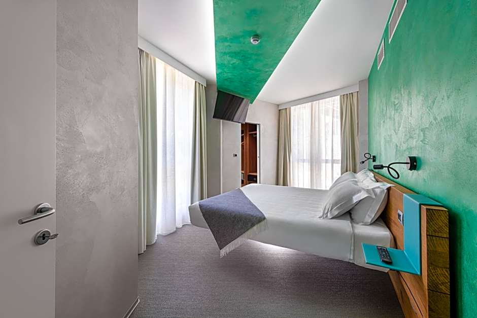 Carrick Hotel