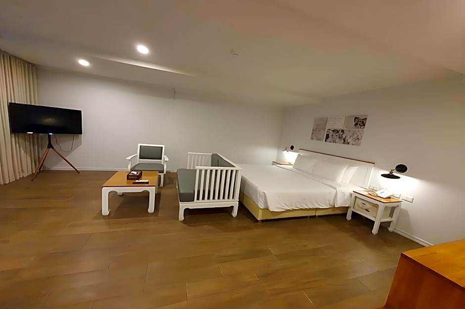 J Place Hotel
