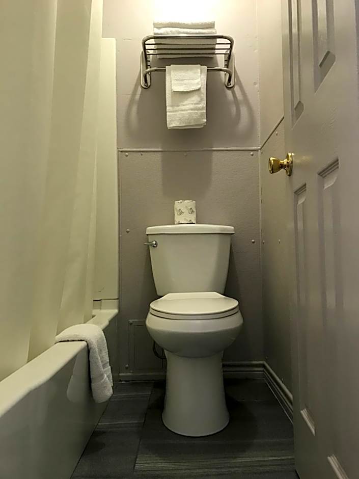 Budget Inn & Suites