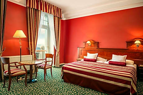 Superior Room with City View and Wellness and Fitness Access