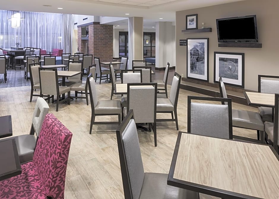 Hampton Inn & Suites Omaha-Downtown