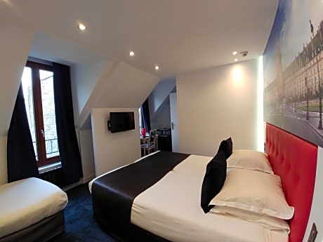 Superior Deluxe double or twin room with street view or courtyard for 2 people (extra beds with extra fees available)