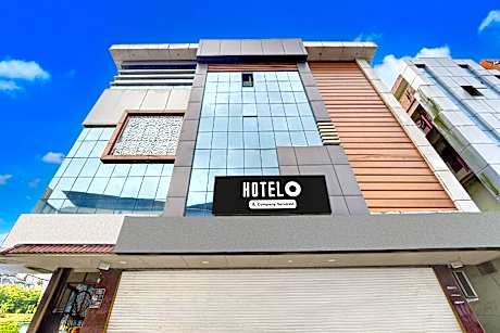 Super Hotel O Pathanamthitta Near Mahatma Gandhi Statue