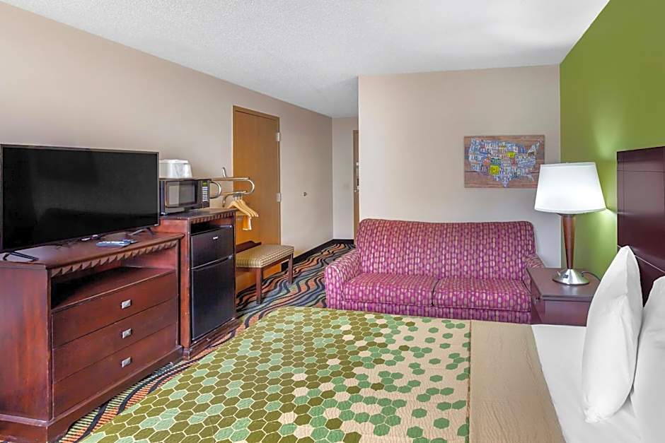 Econo Lodge Inn & Suites