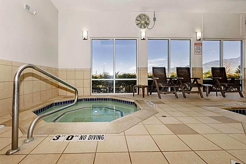 Comfort Inn & Suites Logan Near University