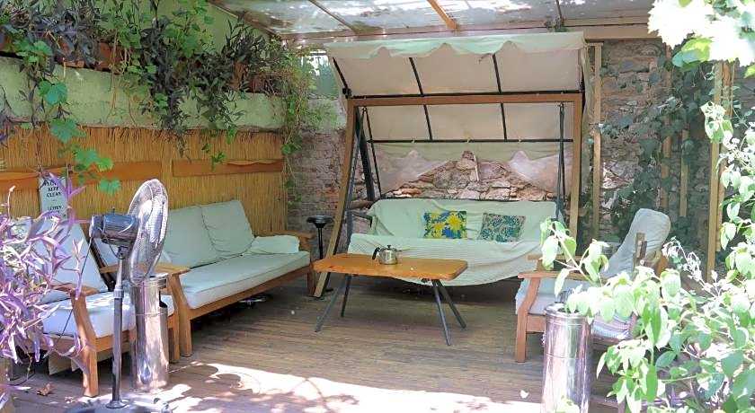 LOTUS GARDEN HOSTEL