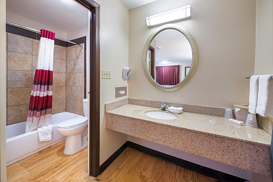 Red Roof Inn Columbus - Grove City