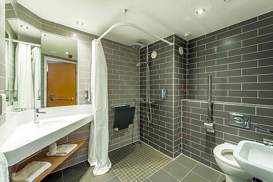 Holiday Inn Express Strathclyde Park M74, Jct 5 By IHG