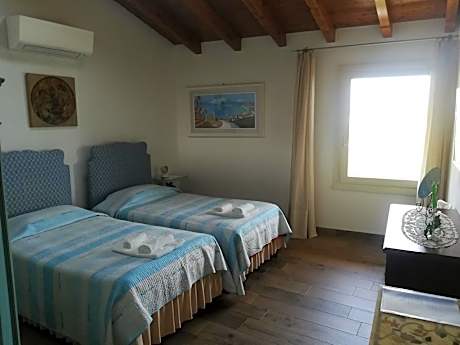 Deluxe Queen Room with Two Queen Beds