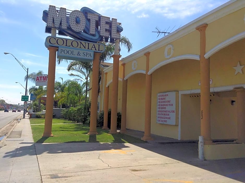 Colonial Pool & Spa Motel