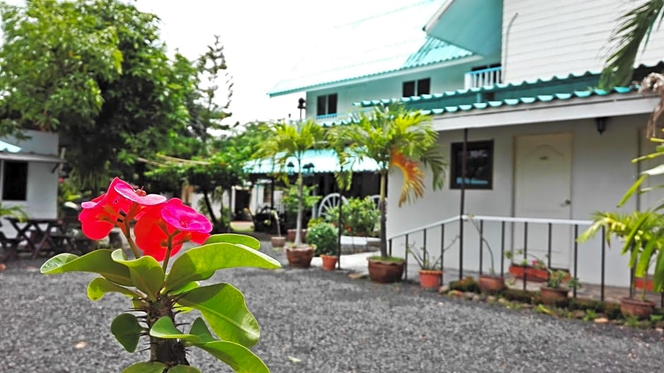 P California Inter Hostel