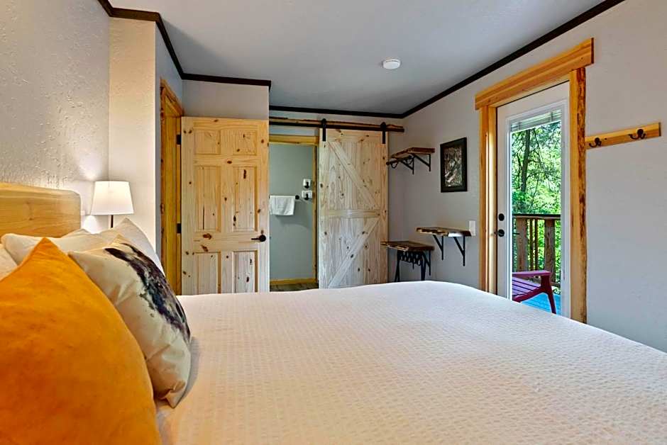 Lake Village Lodge