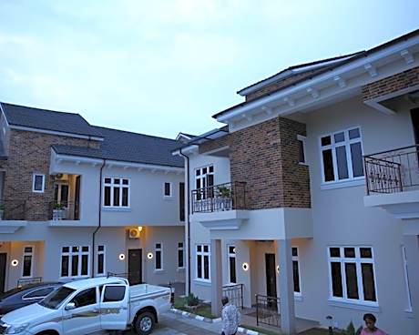 KINIZ Luxury Apartments