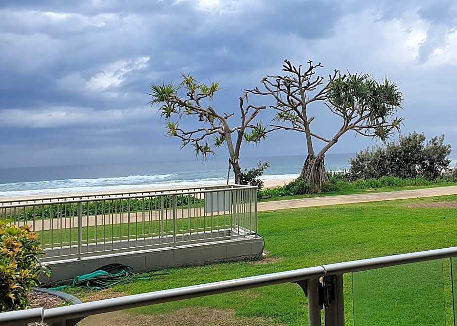 Pacific Surf Absolute Beachfront Apartments