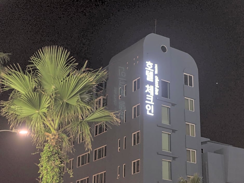 Check Inn Hotel