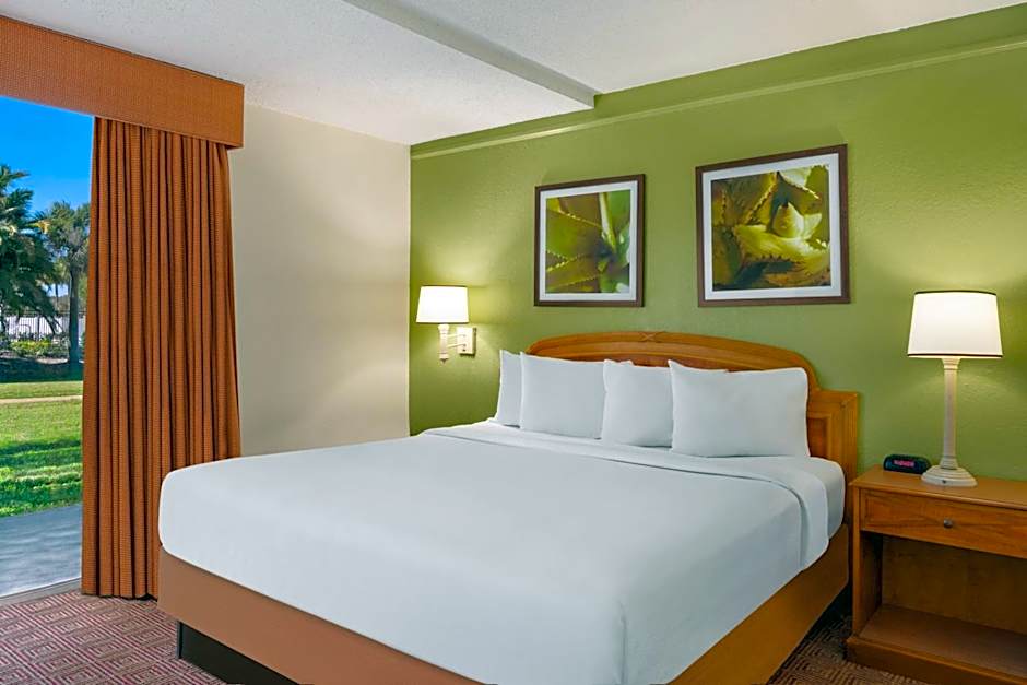 Baymont by Wyndham Daytona Beach/Intl Speedway
