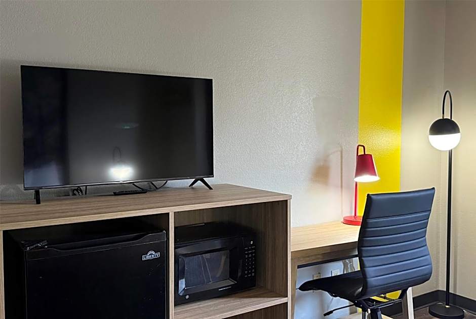 Super 8 by Wyndham Evansville East