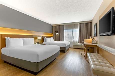 Queen Room with Two Queen Beds and Roll-In Shower - Accessible/Non Smoking