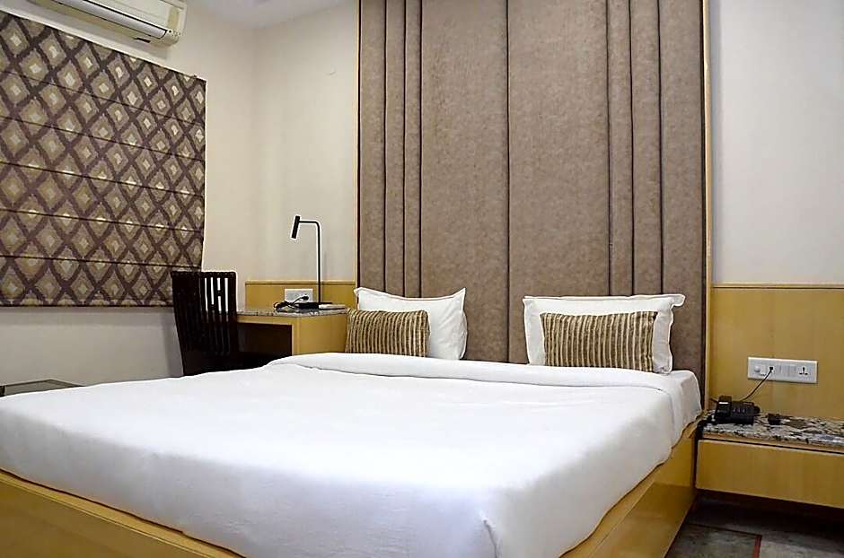  Hotel Crystal Residency