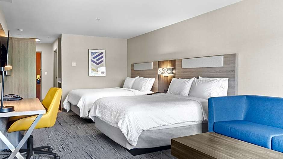 Photo 1 of 5 of 2 Queen Beds with Sofabed Suite