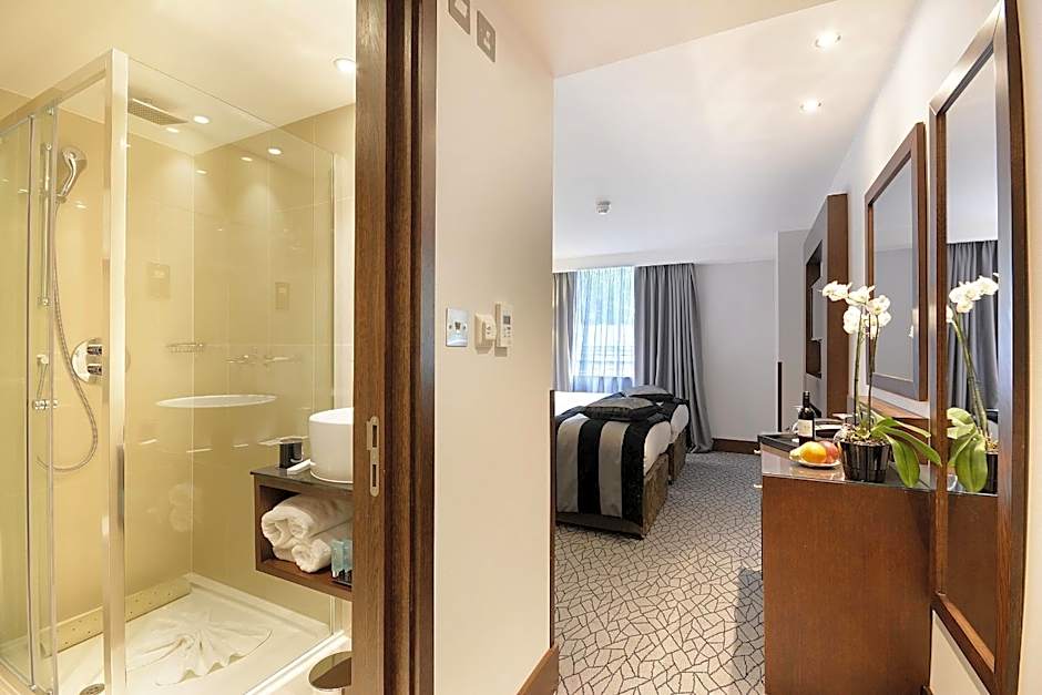 Park Grand Paddington Court