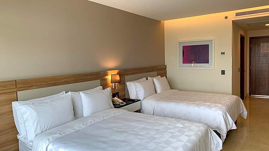 Holiday Inn & Suites Puerto Vallarta Marina & Golf By IHG