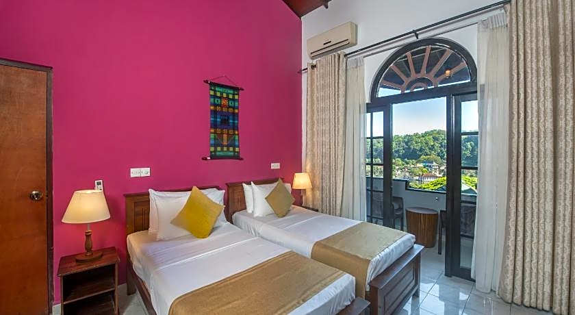 Ceyloni Lake Residency