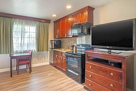 Suite, 2 Queen Beds, Sofa Bed, Kitchenette, Non-Smoking