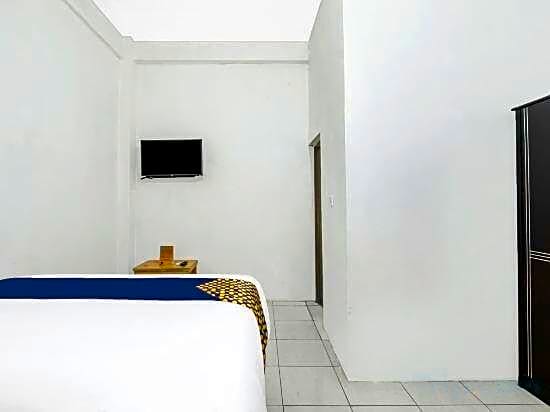 OYO Life 2412 Mandala Residence