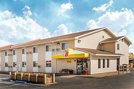 Super 8 by Wyndham Moberly MO