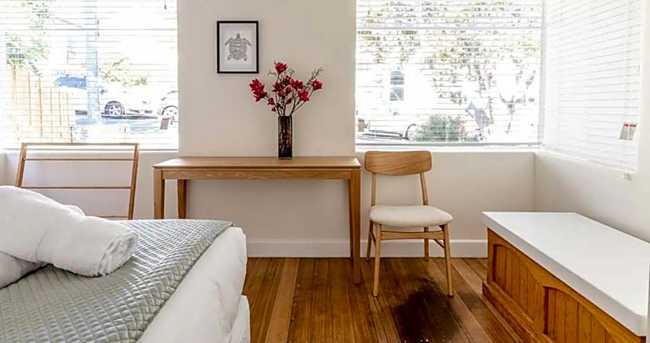 Relaxing modern home in central Sandy Bay