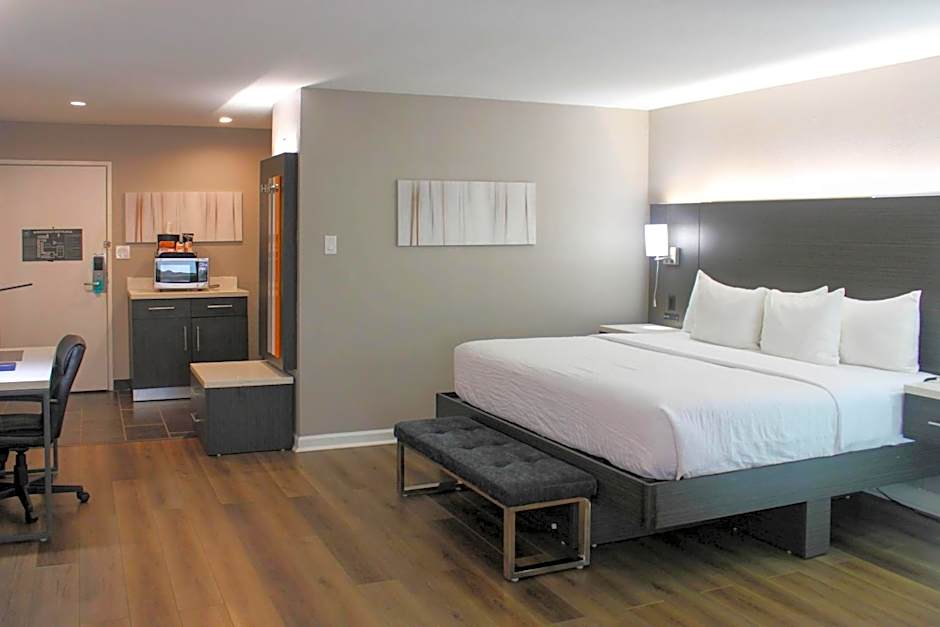 Clarion Pointe Marshall