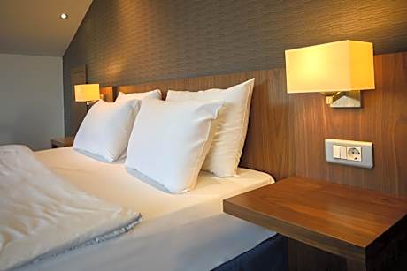 Standard King Room with Bridge View